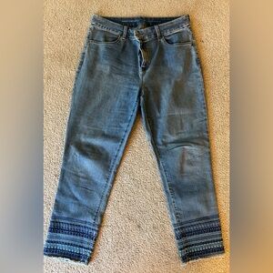 Chicos Perfect Stretch Girlfriend Slim Leg Ankle size 1.5 (size 10) w/embroidery